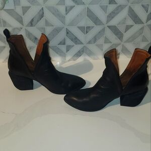 Jeffrey Campbell Black Leather Cromwell Cut Out Bootie Size 9.5